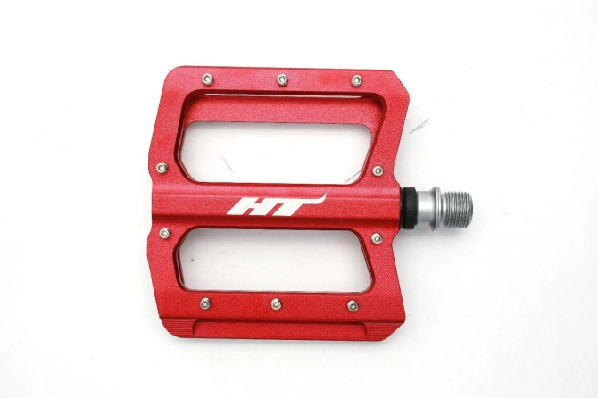 Pedały Rowerowe Platformowe Aluminiowe HT AN01 Maszynowe - Czerwone